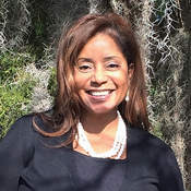 Donzaleigh  Abernathy
